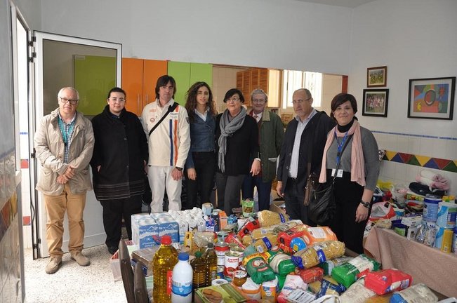 Fundación-Baleària-durante-la-entrega-de-alimentos